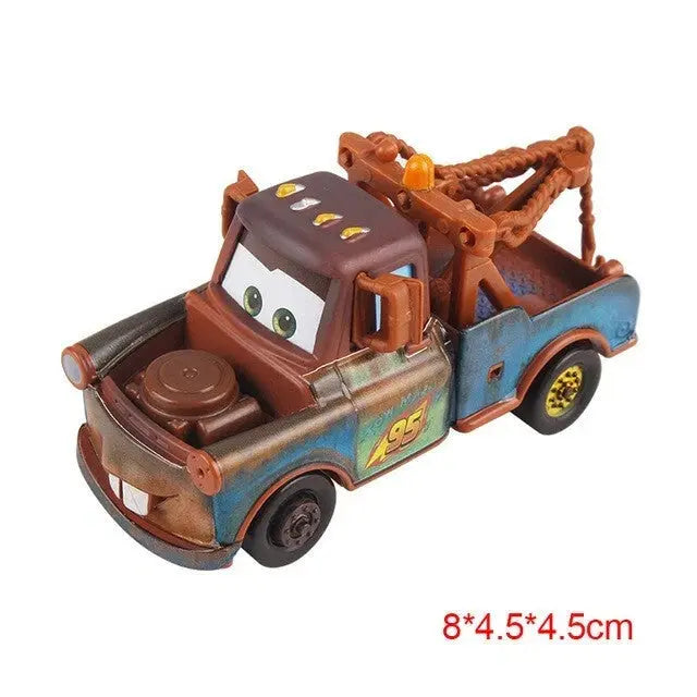 Rusty tow truck toy with eyes, orange light, and number 95 on side, measuring 8x4.5x4.5 cm